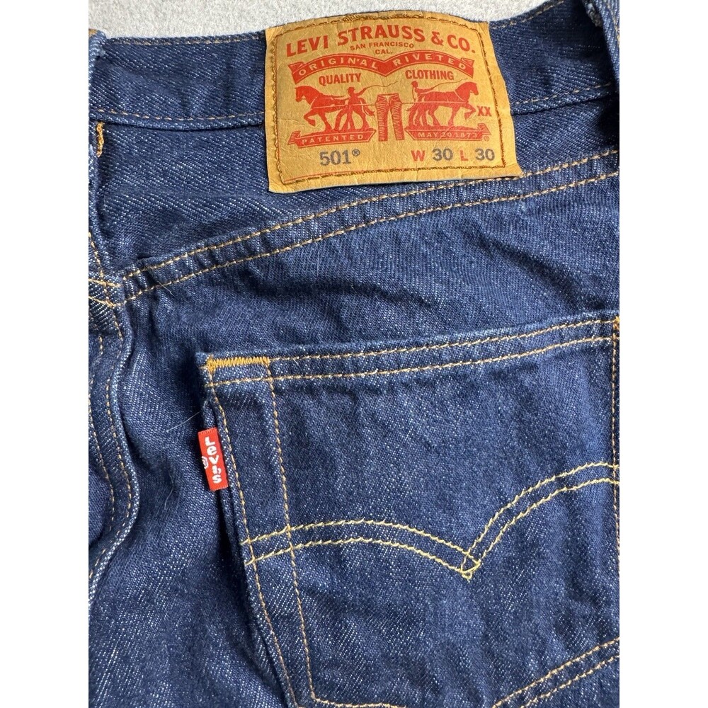 Levis 501 Original Fit Jeans Straight Leg Button Fly 100% Cotton Blue 30/30 Dark